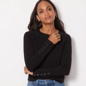 Evereve Soren Snap Cuff Tee 
Tags never worn - black - XS